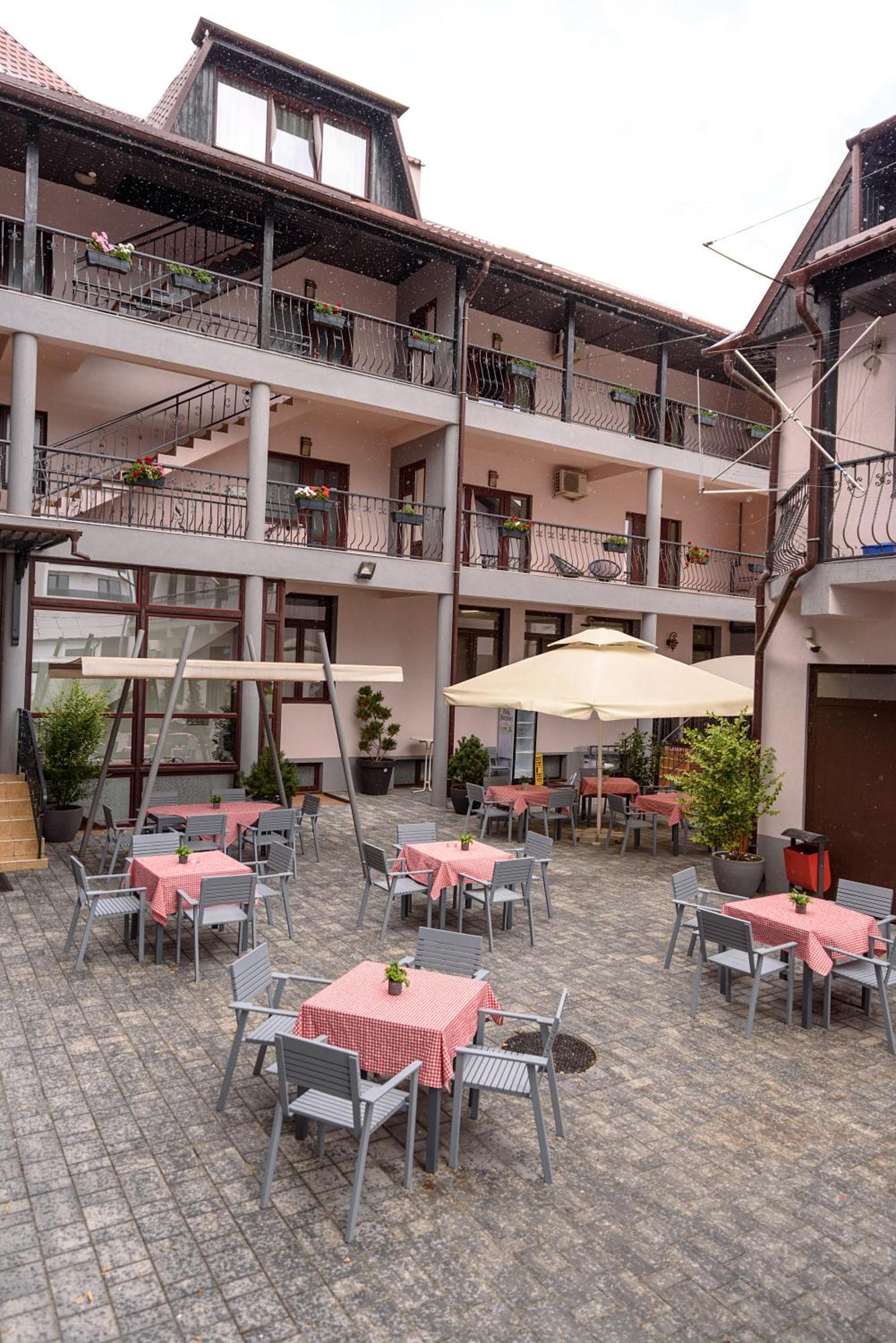 Hotel Stefani Sibiu Exterior photo